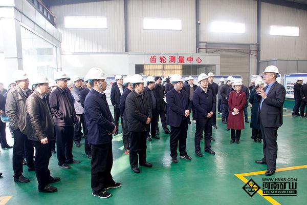 新鄉(xiāng)市市長(zhǎng)王登喜一行蒞臨公司調(diào)研指導(dǎo)