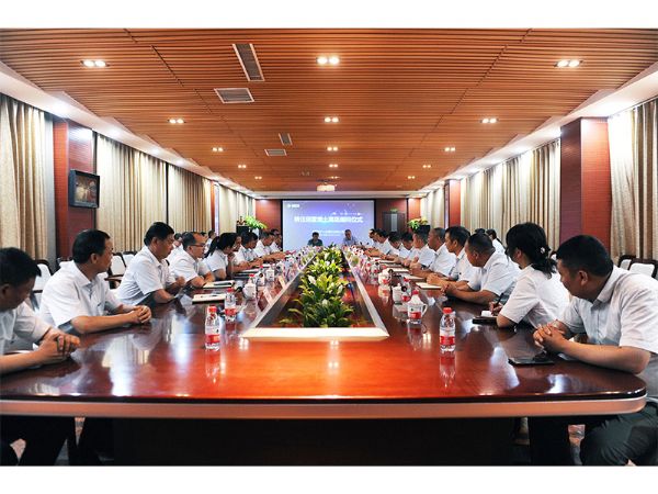 河南礦山聘任起重行業(yè)專家、工學博士須雷先生為公司高級顧問！